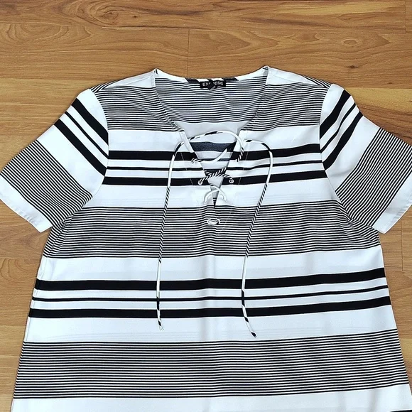 Express Ladies Dress,  Ladies Size Medium,  Black and White Stripes - Picture 4 of 8